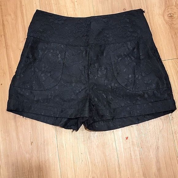 Sans Souci Black Lace Mini Shorts - Picture 1 of 6